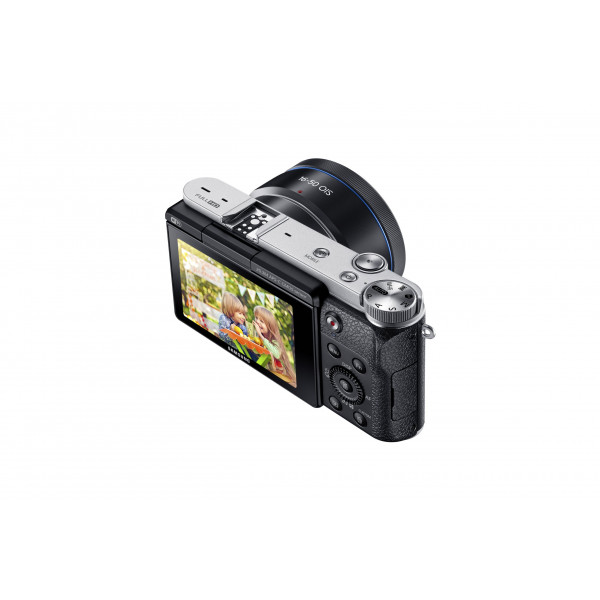 Samsung NX3000 Smart Systemkamera 20,3 Megapixel, 7,5 cm 3 Zoll Display, Full HD Video, WIFi 