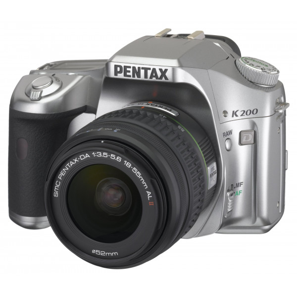 Pentax K200D SLR-Digitalkamera (10 Megapixel, Bildstabilisator) silber inkl. DA 18-55mm II-35
