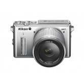 Nikon 1 AW1 Systemkamera (14,2 Megapixel, 7,6 cm (3 Zoll) TFT-Display, Full HD, HDMI, wasserdicht) Kit inkl. 11-27,5mm Objektiv  silber