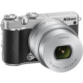 Nikon 1 J5 Systemkamera (20 Megapixel, 7,5 cm (3 Zoll) Display, 4K-Videoaufzeichnung, Funktionswählrad, Einstellrad, Funktionstaste, WiFi, NFC, USB, HDMI) Kit inkl. 10-30 mm PD-Zoom Objektiv silber