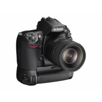 Nikon D700 SLR-Digitalkamera (12 Megapixel, Live View, Vollformatsensor) Kit inkl. Multifunktions-Batterie MB-D10-22