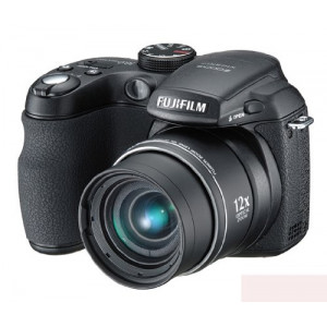 FujiFilm FinePix S1000fd Digitalkamera (10 Megapixel, 12-fach opt. Zoom, 6,9 cm (2,7 Zoll) Display) schwarz-22