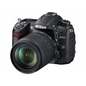 Nikon D7000 SLR-Digitalkamera (16 Megapixel, 39 AF-Punkte, LiveView, Full-HD-Video) Kit inkl. AF-S DX 18-105 VR + AF-S 70-300 VR-22