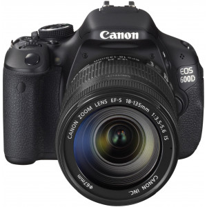 Canon EOS 600D SLR-Digitalkamera (18 Megapixel, 7,6 cm (3 Zoll) schwenkbares Display, Full HD) Kit inkl. EF-S 18-135mm 1:3,5-5,6 IS-22