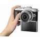 Olympus PEN E-PL7 Kompakte Systemkamera (16 Megapixel, elektrischer Zoom, Full HD, 7,6 cm (3 Zoll) Display, Wifi) inkl. 14-42 mm Pancake Objektiv silber/silber-025